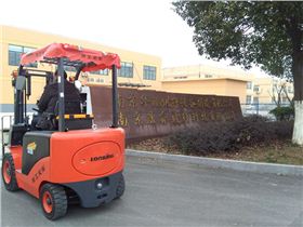 2T電動叉車.jpg
