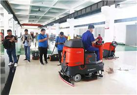 掃地機.jpg 掃地機.jpg