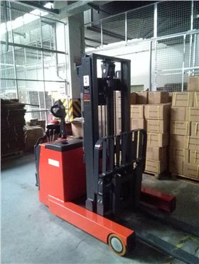 電動堆高車