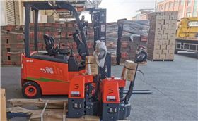 龍工鋰電池叉車