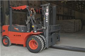 南京4.7噸龍工叉車