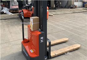 無錫電動堆高車