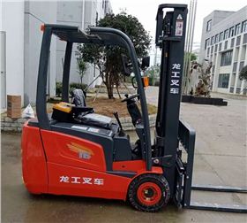 龍工三支點電動叉車