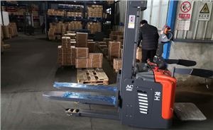 無錫電動堆高車