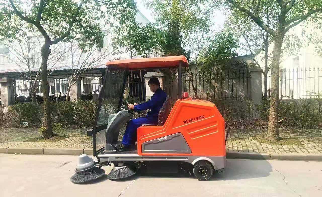 敞篷式洗地機 (2).jpg