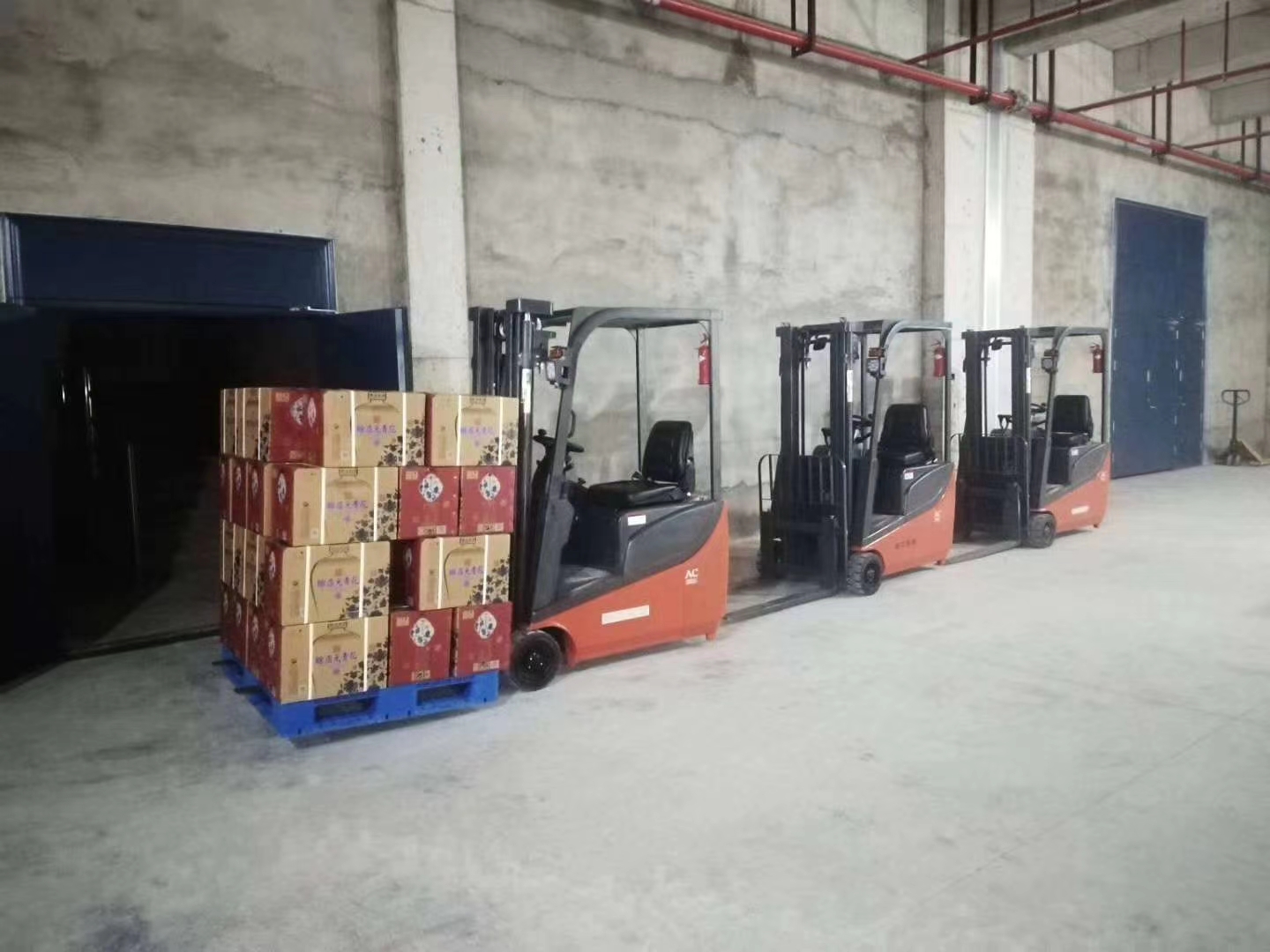 座駕式電動堆高車