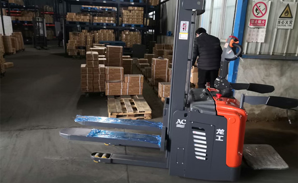 蘇州電動堆高車