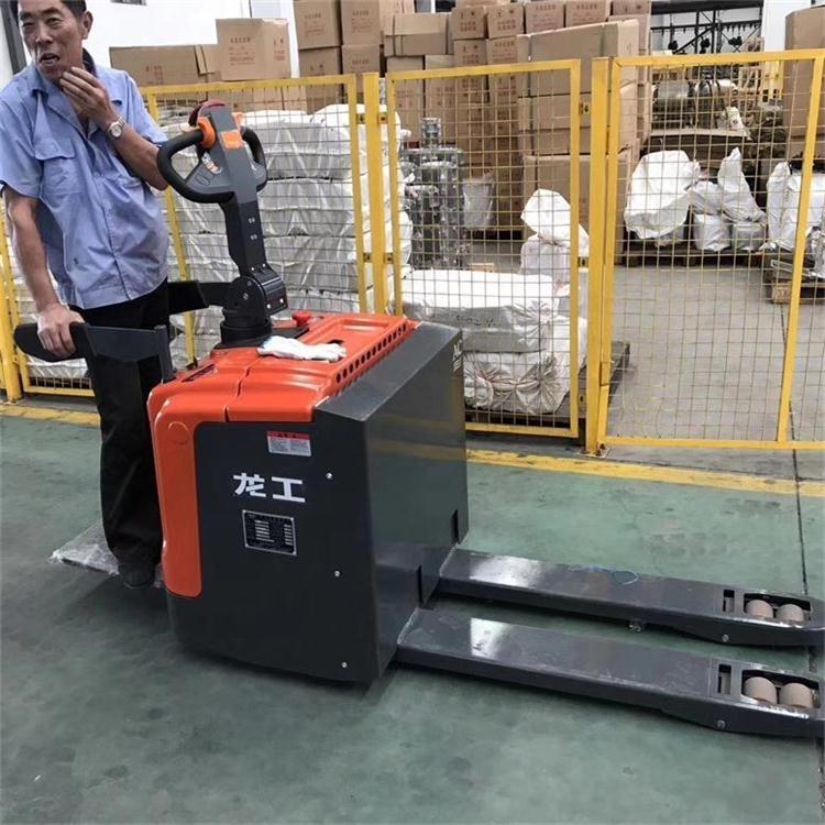 龍工電動搬運車