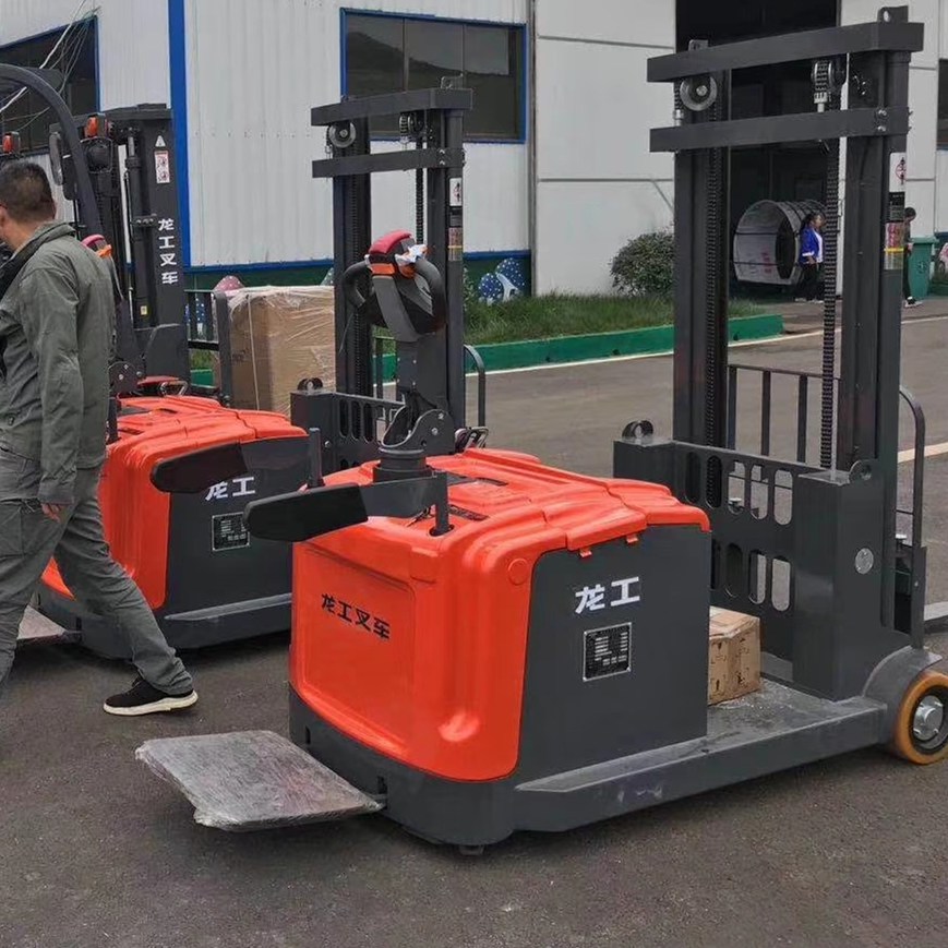 龍工電動堆高車