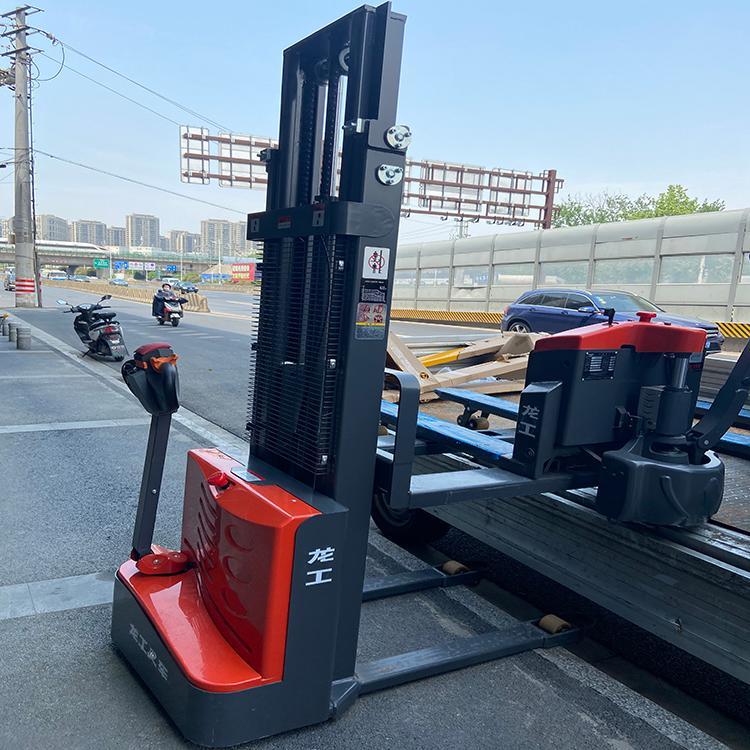 龍工電動堆高車