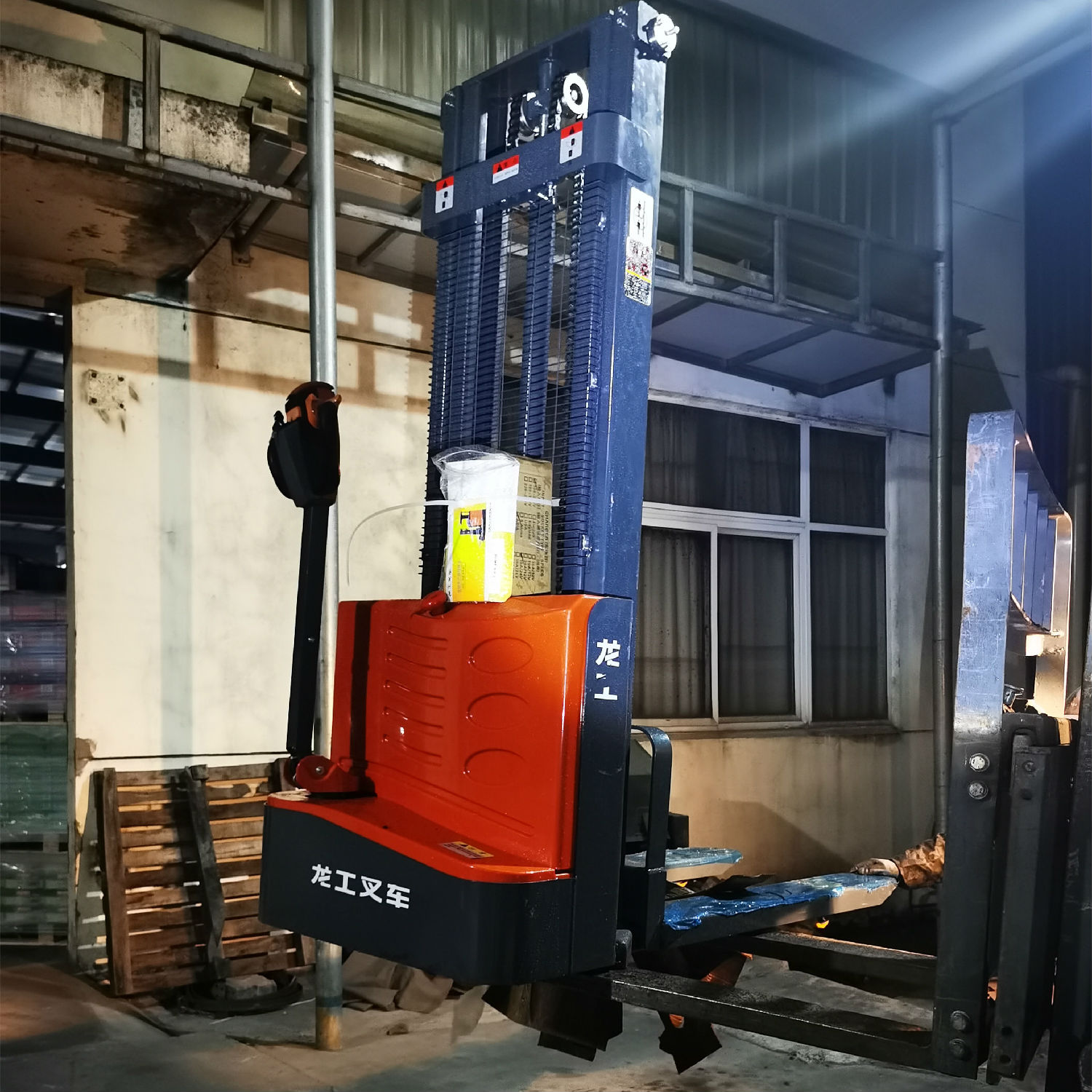 南京電動堆高車 