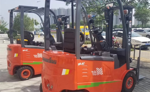 南京龍工電動(dòng)叉車