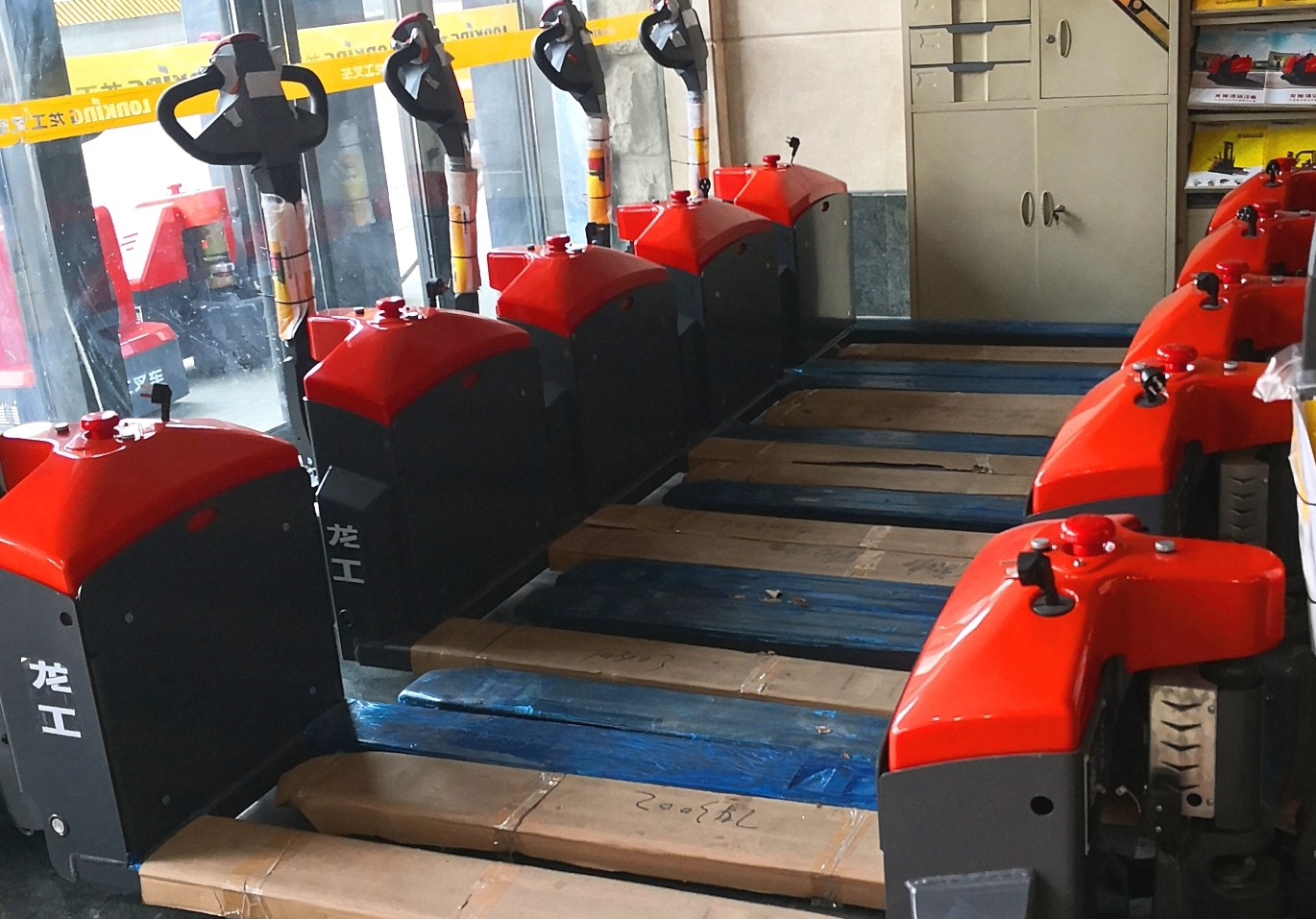 橋林電動(dòng)搬運(yùn)車-叉車?yán)峡蛻暨x擇龍工小精靈搬運(yùn)車