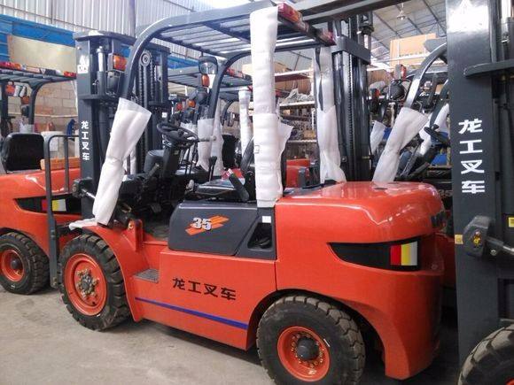 南京叉車出租行業(yè)六合出租大戶批量采購(gòu)龍工叉車