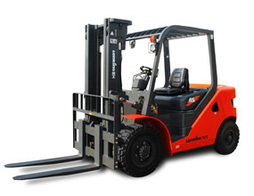 龍工第三代4.5噸內(nèi)燃平衡重式叉車(chē)LG45D(T)III