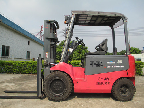 力至優平衡重電動叉車