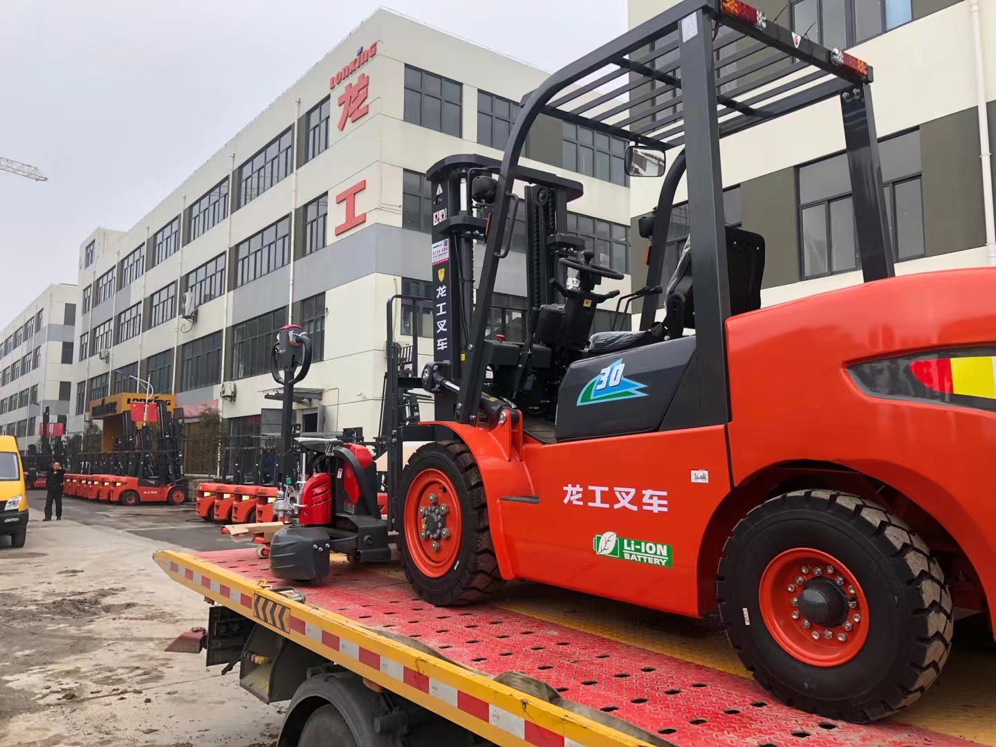 龍工新能源電動叉車-龍工鋰電池叉車CPD30-ESL/EWL