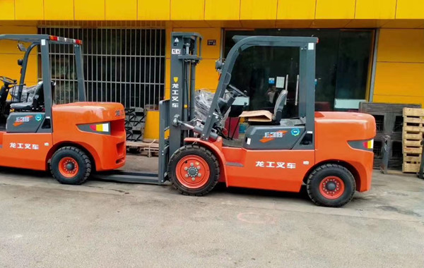 龍工3.8噸內燃叉車